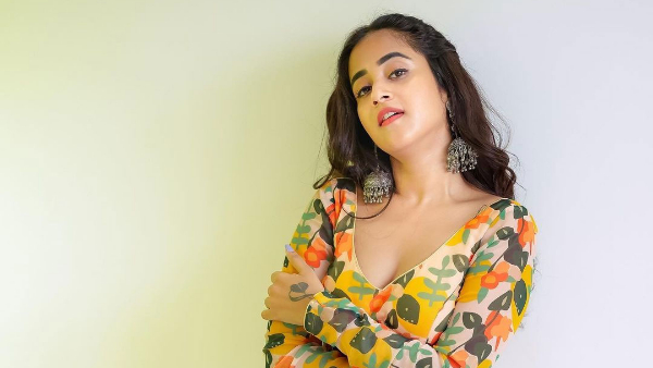 Bigg Boss Fame Deepthi Sunaina Fabulous Looking Photos Viral