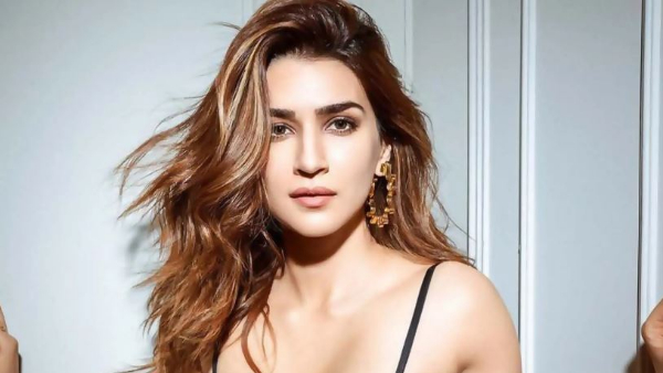  Kriti Sanon Special Song in Jr NTR Devara Movie