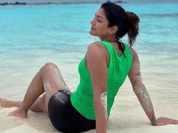 Telugu Actress Eesha Rebba Latest Photos Viral In Internet