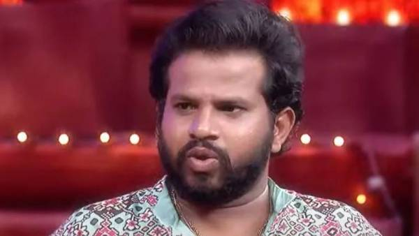  Girl Gives Kiss To Hyper Aadi in Dhee Show Show