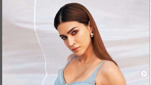 Bollywood Beauty Kriti Sanon Latest Hot Photos