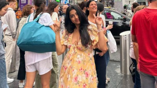  Heroine Meera Jasmine Beautiful Looking Photos Viral