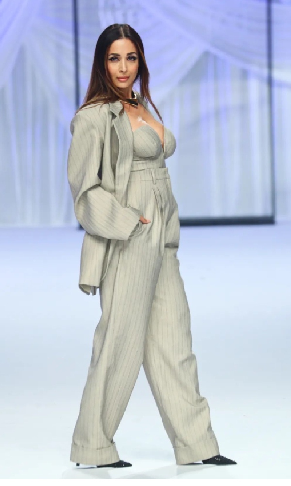 Senior Actress Malaika Arora Sizzling Look Photos Goes Viral