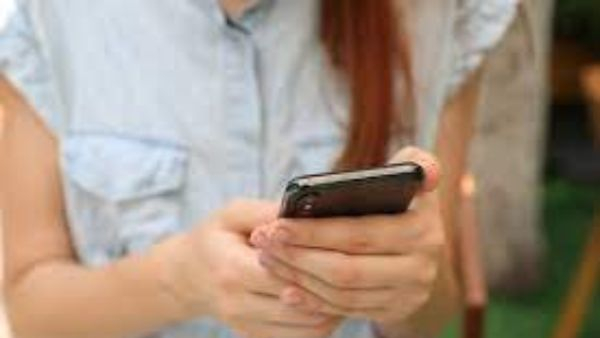 Big Politician and Jabardasth Top Anchor Dating and Gifted 6 Lakh Gold To Her News Goes Viral