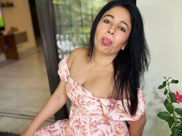 Poonam Bajwa Recent Instagram Photos Goes Viral