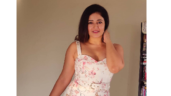 Heroine Poonam Bajwa Stunning Look Photos Goes Viral 