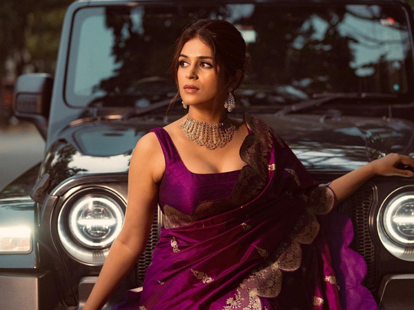 Heroine Shraddha Das Good Looking Saree Photos Goes Viral Heroine Shraddha Das Good Looking Saree Photos Goes Viral