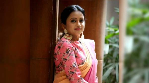  Anchor Suma renders unconditional apology to Media at Adikeshava Event Issues