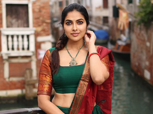 Pushpa 2 Actress Divi Vadthya Latest Good Looking Photos Viral
