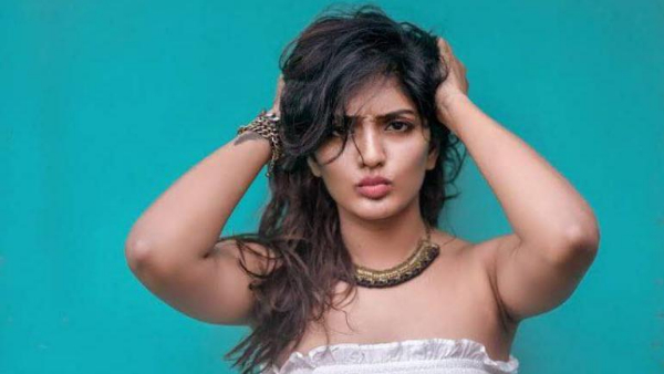 Tollywood Heroine Eesha Rebba Stunning Photos Goes Viral 