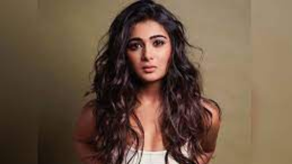 Director Sandeep Reddy Vanga convinced heroines Shalini Pandey and Rashmika Mandanna to act in lip lock scenes. Director Sandeep Reddy Vanga convinced heroines Shalini Pandey and Rashmika Mandanna to act in lip lock scenes.