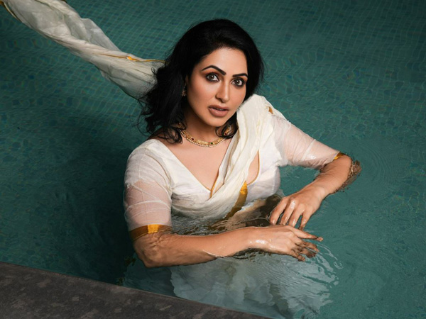 Hyderabad Heroine Nandini Rai Awesome Photos Goes Viral