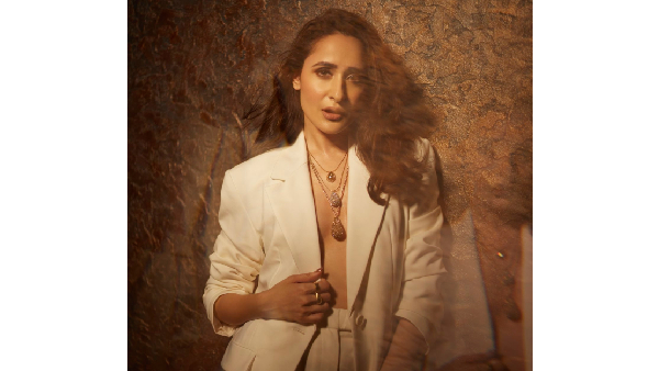 Akhanda Heroine Pragya Jaiswal Latest Pics Viral In Internet