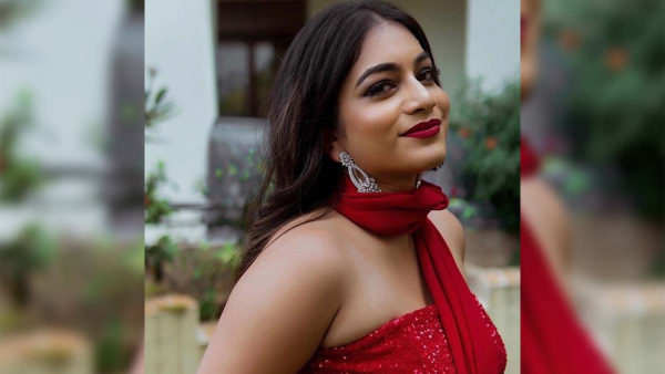 Tollywood Actress Punarnavi Bhuapalam Stunning Photos Goes Viral