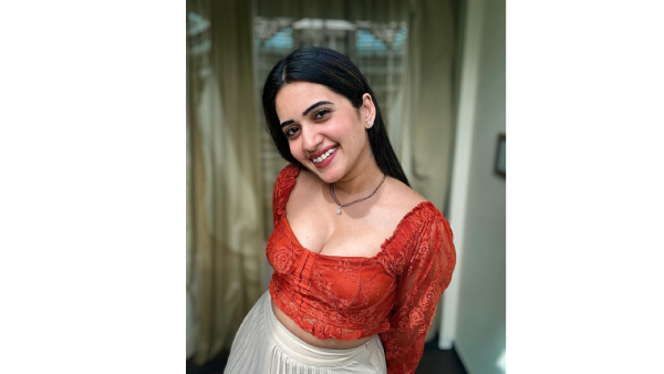 Anchor Sravanthi Chokarapu Fantastic Photos Viral In Social Media