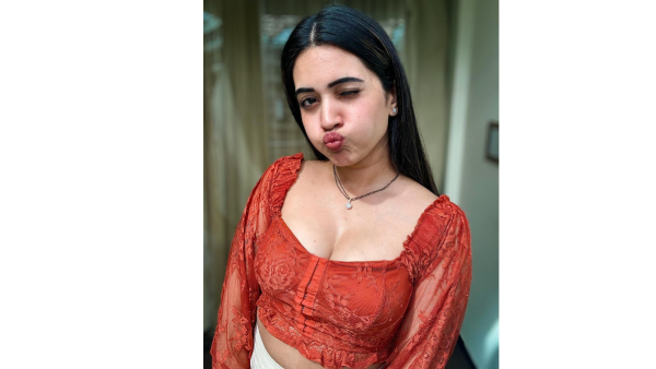 Anchor Sravanthi Chokarapu Fantastic Photos Viral In Social Media