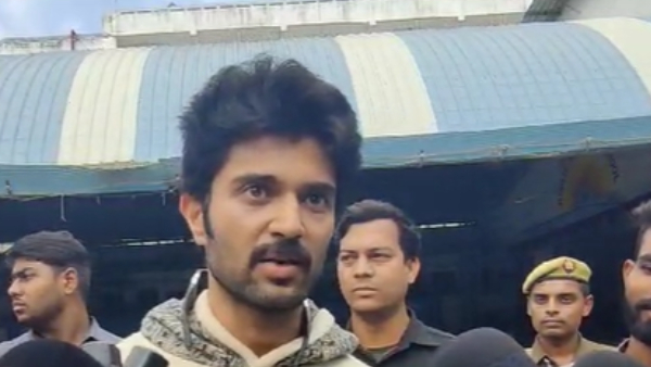 Vijay Deverakonda exercised vote in Telangana Elections 2023: Requeste Vote for Development 
