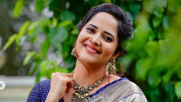 Jabardasth Anasuya Bharadwaj Mass Warning To Haters As New Year 2024 Enter Video Goes Viral