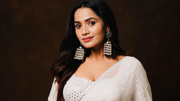 Shobha Shetty Took Blessing From Sivaji and Supports Arjun After Elimination Shobha Shetty Took Blessing From Sivaji and Supports Arjun After Elimination