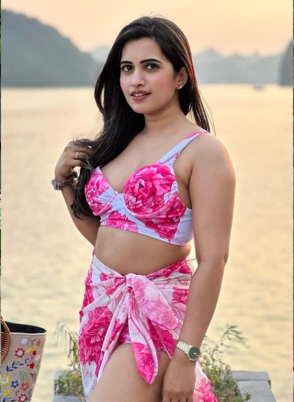 Anchor Sravanthi Chokarapu Looking Fantastic In Latest Photos