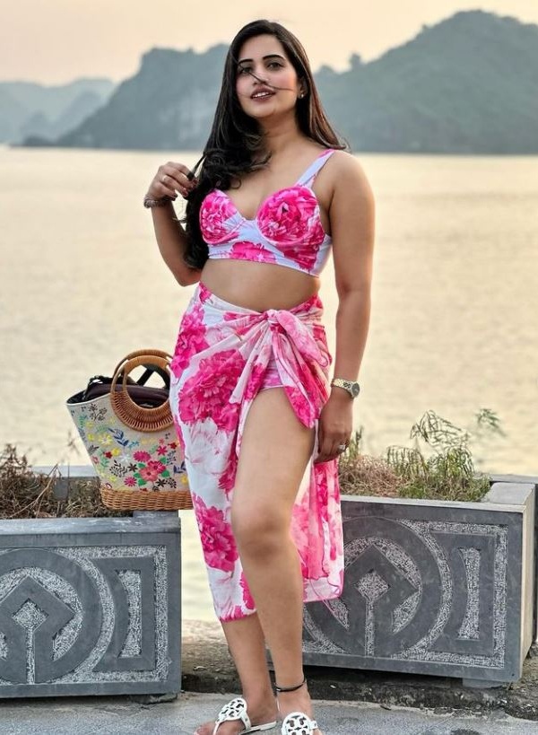 Anchor Sravanthi Chokarapu Looking Fantastic In Latest Photos