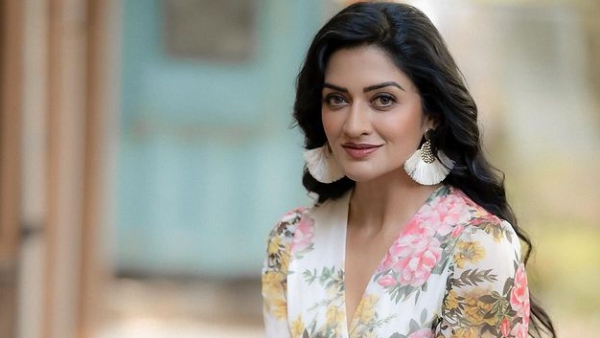 Heroine Vimala Raman Mesmerizing Look Photos Goes Viral 