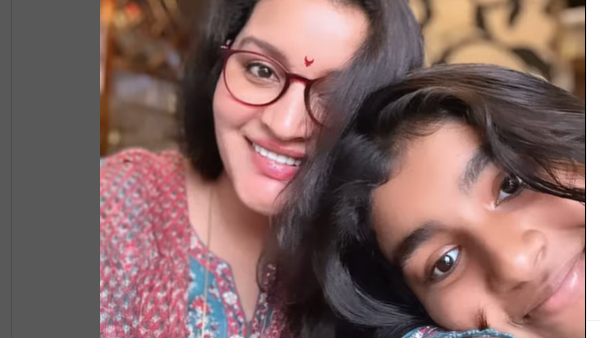 Pawan Kalyan Ex Wife Renu Desai Video Introducing Her New Body Guard News Goes Viral