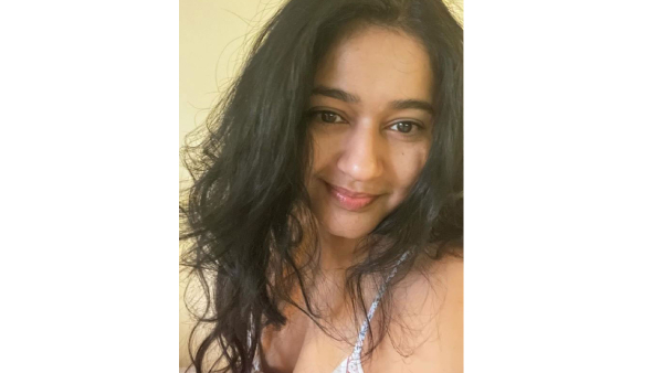  Senior Heroine Poonam Bajwa Beautiful Looking Photos Viral