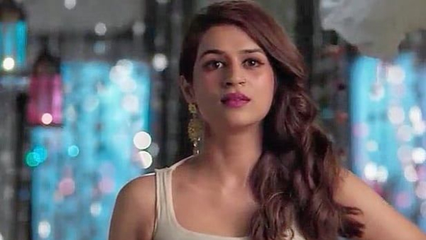 Prabhas Heroine Shraddha das Love Marriage With Businessman rumours goes viral