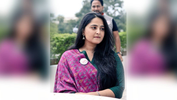 Tollywood Heroine Anushka Shetty Secretly Met An Industry person in a Hotel And Video Goes Viral