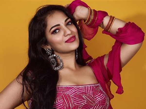 Tasty Teja Asked Kiss To Ashwini Sri In Latest Food Video