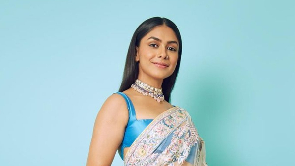  Heroine Mrunal Thakur Shocking Comments on Bollywood Check Details 