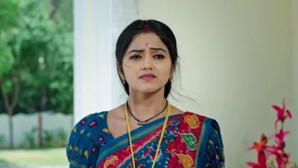 Phanindra saved Moksha by kissing Panchami and swallowing poison on Naga Panchami February 15th Episode