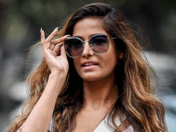 After Death rumors Poonam Panday releases a videos claiming that she is alive full Details Here