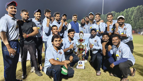 Prabhas Roaring Rebels Team won trophy against Pawan Kalyans Hungry Cheetahs Team In TFI Fans Cricket League