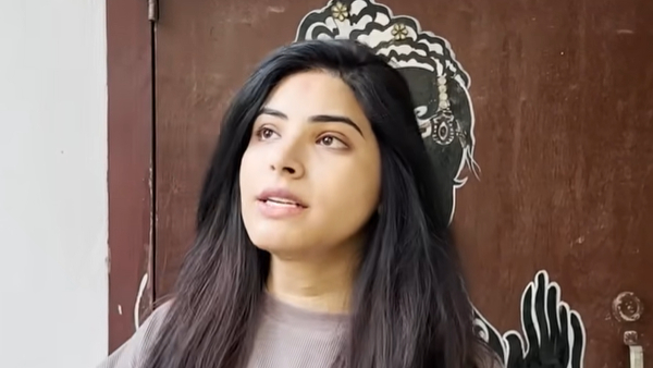 Bigg Boss Beauty Priyanka Singh Get Hospitalized Check Details 