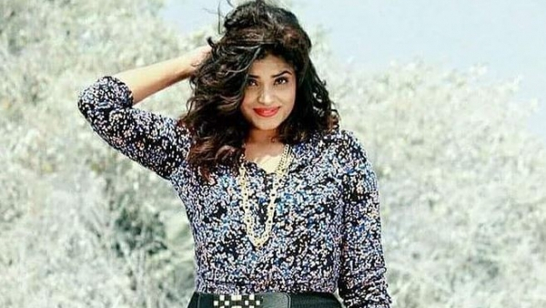 Bigg Boss Fame Sarayu Roy Stunning Selfie Shakes Internet