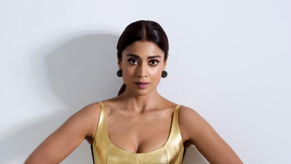 Shriya Saran Mesmrizing Look Photos Goes Viral Check Details Shriya Saran Mesmrizing Look Photos Goes Viral Check Details