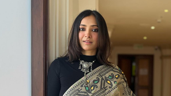 Kotha Bangaru Lokam Heroine Shweta Basu Prasad Latest Selfie Viral