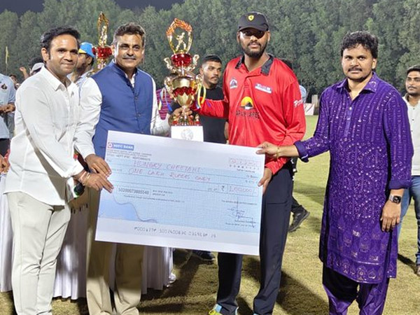 Prabhas Roaring Rebels Team won trophy against Pawan Kalyans Hungry Cheetahs Team In TFI Fans Cricket League