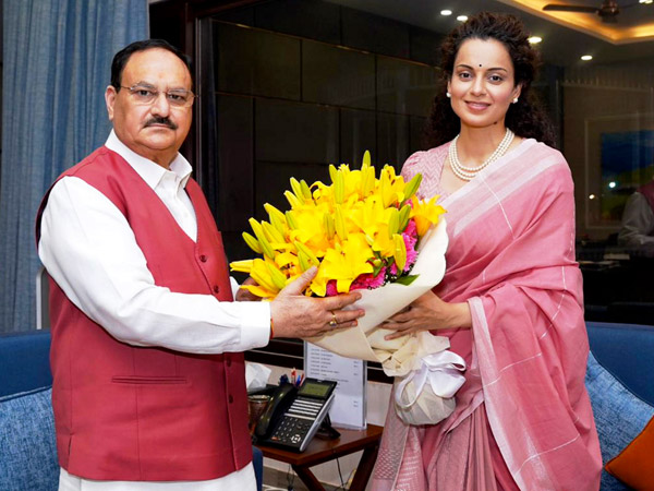 Kareena kapoor Khan to join in Shiv Sena Of Eknanth Shinde