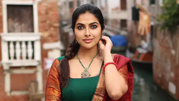 Actress Divi Vadthya Reveal Why Pushpa 2 Movie Shooting is Late Check Details Actress Divi Vadthya Reveal Why Pushpa 2 Movie Shooting is Late Check Details