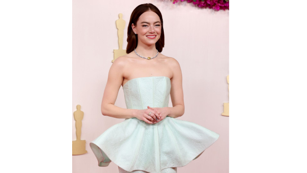 Do You Know 2nd time Oscar Award Winner Emma Stone s diamond choker necklace Worth