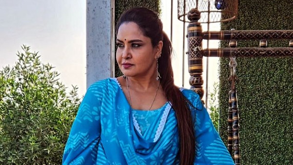 Tollywood Senior Actress Pragathi Stunning Look Photos Goes Viral Tollywood Senior Actress Pragathi Stunning Look Photos Goes Viral