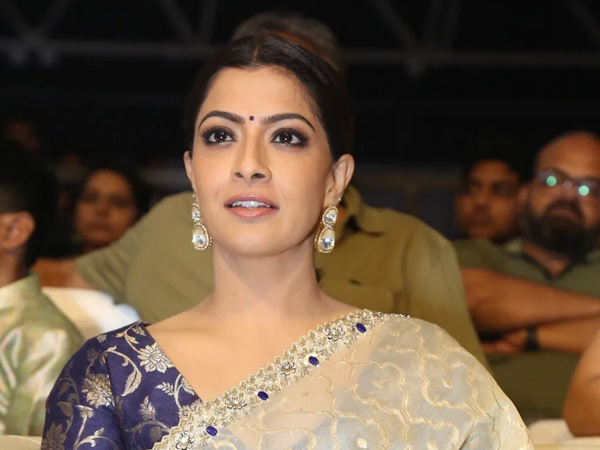 Varalaxmi Sarathkumar Comments on Marriage and Pregnancy Plan