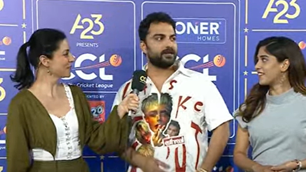 Actress Meena Looks Fabulous With Venkatesh at Telugu Warriors Kerala Strikers Match of CCL 2024 Actress Meena Looks Fabulous With Venkatesh at Telugu Warriors Kerala Strikers Match of CCL 2024