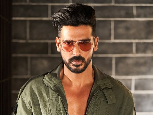 Bangladesh Actor Zayed Khan Rejected Mukesh Ambani 100 Crore offer for Ananth Amabani Wedding