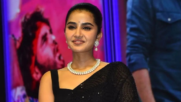 Anupama Parameshwaran gets bitter Experience from Jr NTR fans at Tillu Square success meet Anupama Parameshwaran gets bitter Experience from Jr NTR fans at Tillu Square success meet