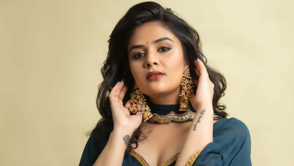 Anchor Sreemukhi Shocking Comments About Why She Did not Get Marry Check Details