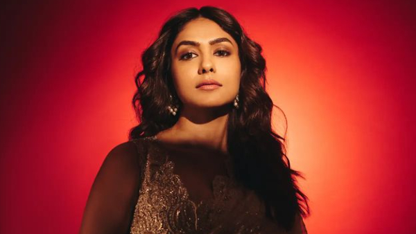 Do You know Mrunal Thakur gets Engagement Ring Guess who send the Gift to Sita Ramam Heroine